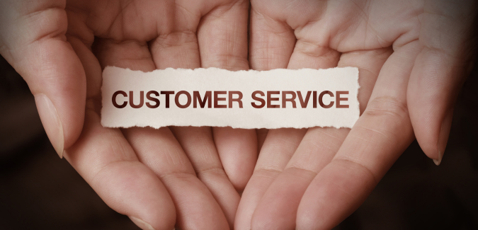 service client des murs à paris illustration de mains bienveillante pour accompagner les futurs acheteurs de biens immobiliers